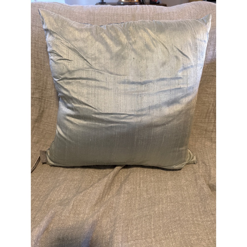 Aviva Stanoff Monarch Ombre Twilight On‎ Ivoire Signature Velvet Pillow 20"x20" - Picture 4 of 4